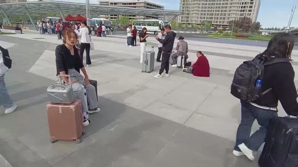 DƬ